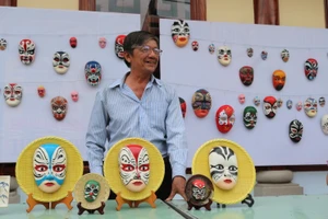 Người thổi hồn vào những chiếc mặt nạ hát bội