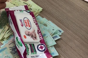 Cướp nhào vô đám cưới rinh thùng tiền mừng cô dâu, chú rể