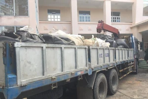 Ngang nhiên chở chất thải nguy hại về vựa phế liệu