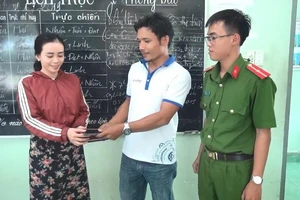 Túi đựng nhiều tài sản bị đánh rơi ở TP.Thủ Dầu Một