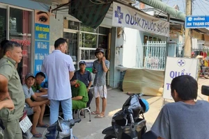 Gục chết trước cửa tiệm thuốc ở Bình Dương