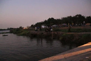 Bình Dương: Phát hiện xác một người phụ nữ gần bờ sông