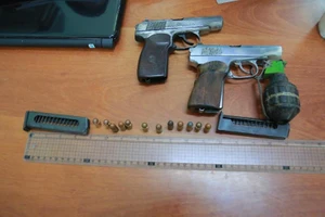 Chuẩn bị cả 'kho' vũ khí để huyết chiến