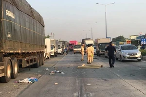 Bình Dương: Một người chết giữa đường nghi bị xe tông