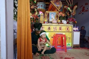 Vụ CSGT tông chết người: Quặn lòng tiếng cười trong đám tang