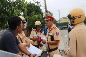 Hàng chục cảnh sát giao thông chốt 24/24 tại Bình Dương