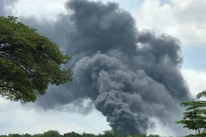 Cháy dữ dội công ty sản xuất nệm mút tại Bình Dương