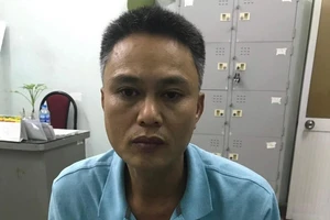 Nghi can dùng dao tấn công vào vùng cổ người phụ nữ ra đầu thú