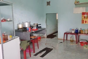 Bị đánh khi đang cầm dao, người vợ tấn công làm chồng tử vong