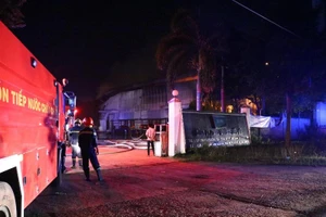 Công ty sản xuất nệm mút tại Bình Dương cháy dữ dội trong đêm