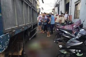 Tài xế lùi xe tải, một nữ tạp vụ ở Bình Dương bị cán tử vong