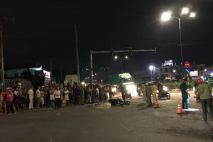 Người cha tử vong vì cứu con gái dưới bánh conatiner