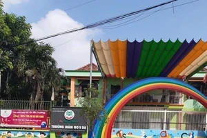 Sốc: Bé trai 17 tháng tuổi bị bạn cùng lớp giẫm lên người