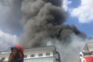 Bình Dương: Cháy công ty, gần 1.000 công nhân phải nghỉ việc