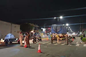 Nam thanh niên tại Bình Dương bị xe tải kéo lê trên đường 