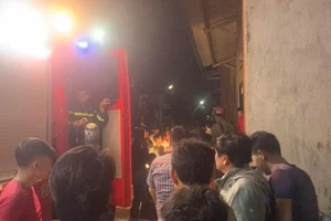 Cháu bé mà người chú lao xuống giếng cứu cũng không qua khỏi