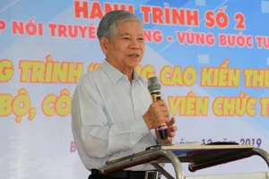 Nguyên Chủ tịch nước nói chuyện với thanh niên Bình Dương