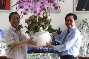 Bộ trưởng Nội vụ chúc mừng Giáng sinh tại Bình Dương