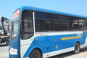 Xe khách hết hạn đăng kiểm chở khoảng 40 học sinh tiểu học 