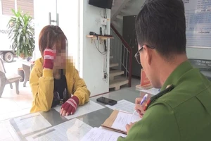 Tung tin máy bay rơi lên Facebook, nữ công nhân bị phạt nặng