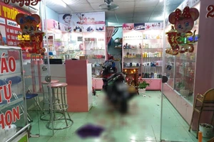 Đến tiệm chém trọng thương vợ cũ vì bị chặn đánh