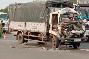 Ô tô tải tông xe máy cày làm 2 người chết, 1 bị thương