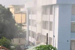 Hoãn xử tài xế đặt bom tại Cục Thuế Bình Dương vì COVID-19