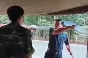 Phó chủ tịch HĐND văng tục, phản ứng chốt kiểm dịch COVID-19