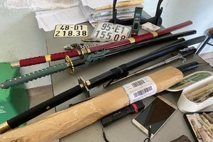 Nghi phê ma túy, cầm kiếm đòi chém người