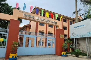 'Dạy’ dấu trừ thành dấu nhân, hiệu trưởng phải giải trình