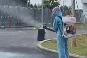 Bình Dương: Giả danh đi phun thuốc chống COVID-19 để thu tiền