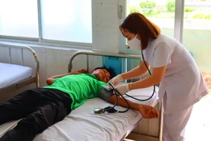 Hàng chục công nhân nhập viện không rõ nguyên nhân