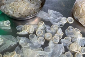 Hàng tạ bao cao su được tái chế tại Bình Dương