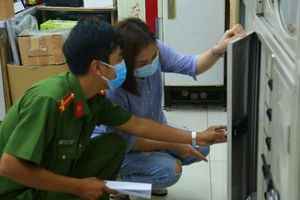 Công nhân phá két sắt công ty trộm gần 800 triệu đồng