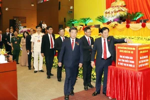 Đại hội Đảng bộ Bình Dương quyên góp ủng hộ cho miền Trung