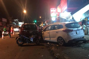 Bình Dương: Nhóm nhậu vỉa hè bị ô tô hất văng 