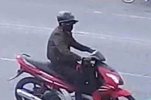 Công an thông báo truy tìm kẻ cướp ngân hàng ở Bình Dương
