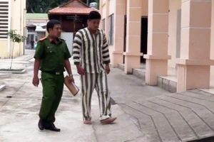 Khởi tố bị can với kẻ đánh nữ sinh sau va chạm giao thông