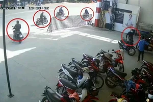 Bình Dương: Nhóm dàn cảnh cướp xe ở siêu thị