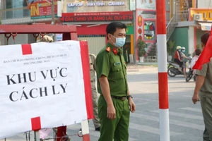 Bình Dương: Phong tỏa bất ngờ, người dân sinh viên nhốn nháo