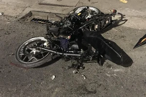 Sau khi nhóm thanh niên đua xe thì phát hiện 1 người chết