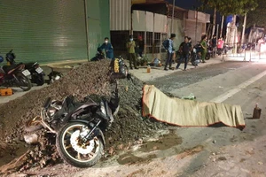 Tông công trình đang thi công trên đường, thanh niên tử vong