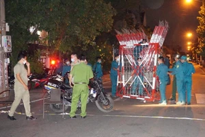 Người Trung Quốc nhiễm COVID-19 từng nhập cảnh trái phép