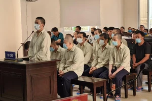 Nhóm tài xế rút ruột container chiếm đoạt hơn 13 tỉ đồng