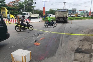 Xe ben chạy sát vỉa hè, cán chết người đàn ông ở Bình Dương