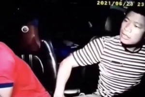 Người đàn ông hành hung tài xế taxi đã 'biến mất'