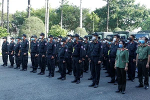 Bộ Công an tăng cường cho Bình Dương 550 quân để chống COVID-19