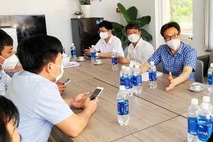 Phó Thủ tướng chỉ đạo tăng bác sĩ, máy thở... cho Bình Dương 