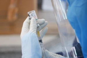 Bình Dương: Số ca nhiễm tăng cao, vaccine “ngâm” trong kho