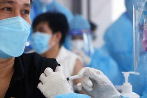 Giải 'cơn khát' vaccine, công nhân tại Bình Dương đồng loạt được tiêm mũi 1